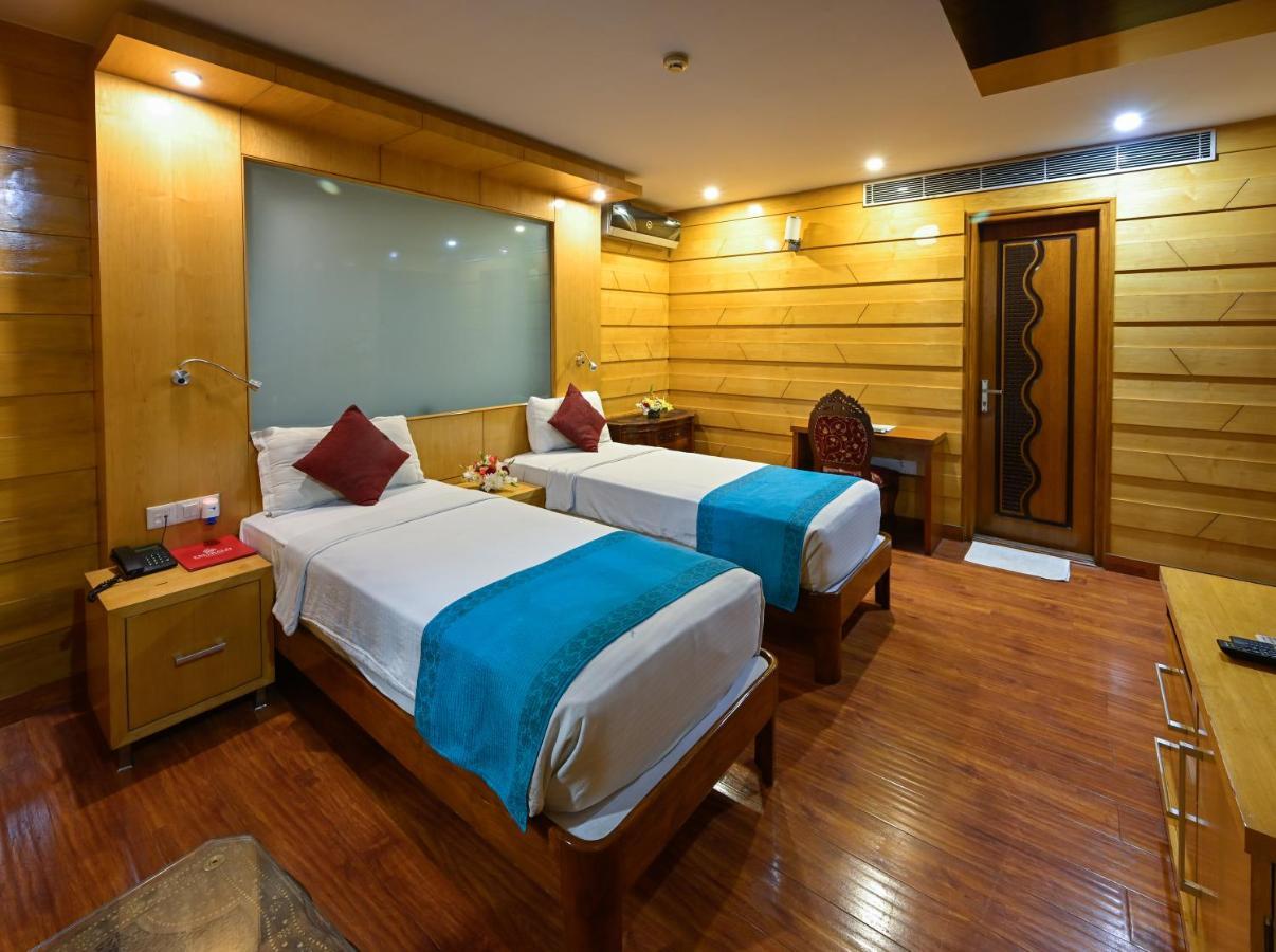 Hotel Emarald, Neu-Delhi Exterior foto