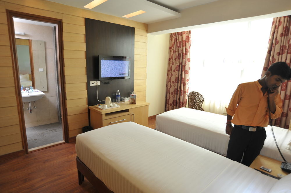 Hotel Emarald, Neu-Delhi Exterior foto